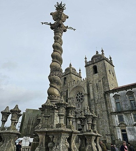 Pilori et cathédrale de Porto, Portugal