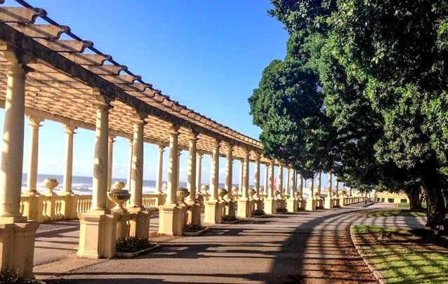 Pergola le long de la promenade de Foz de Douro à Porto